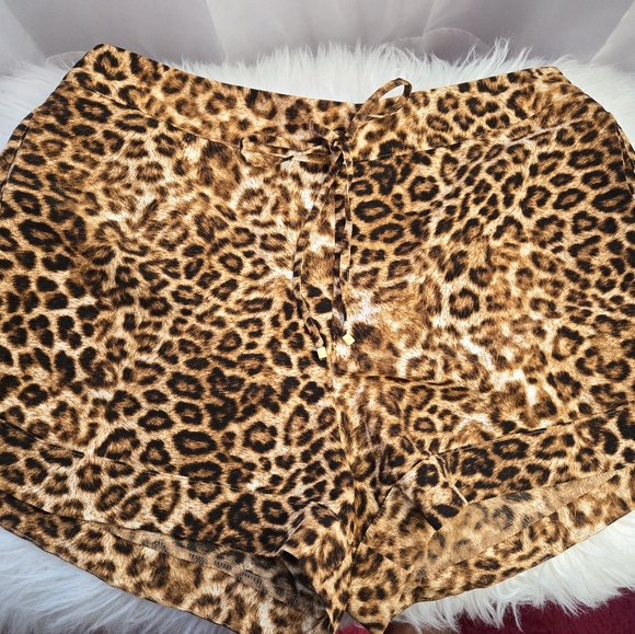 Jennifer Lopez High Waist Leopard Print Shorts - Picture 1 of 3